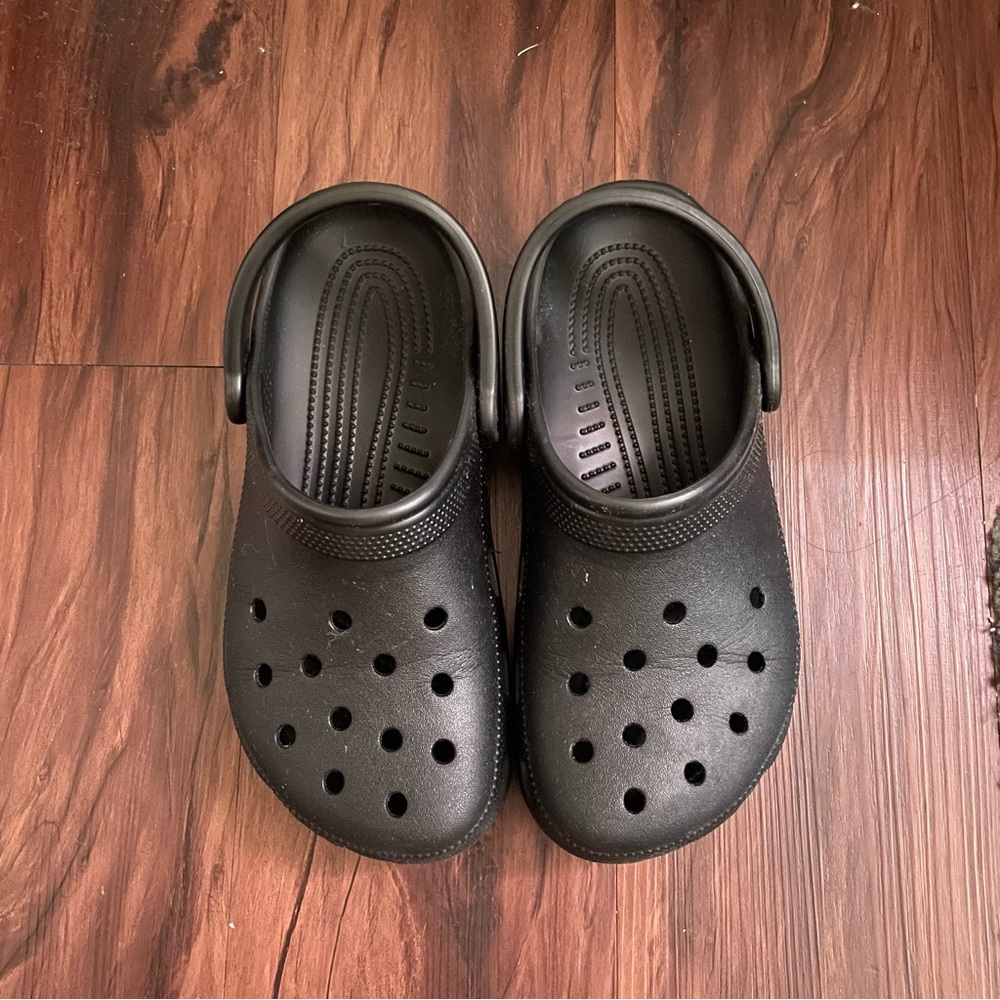 Black Crocs Women’s 8